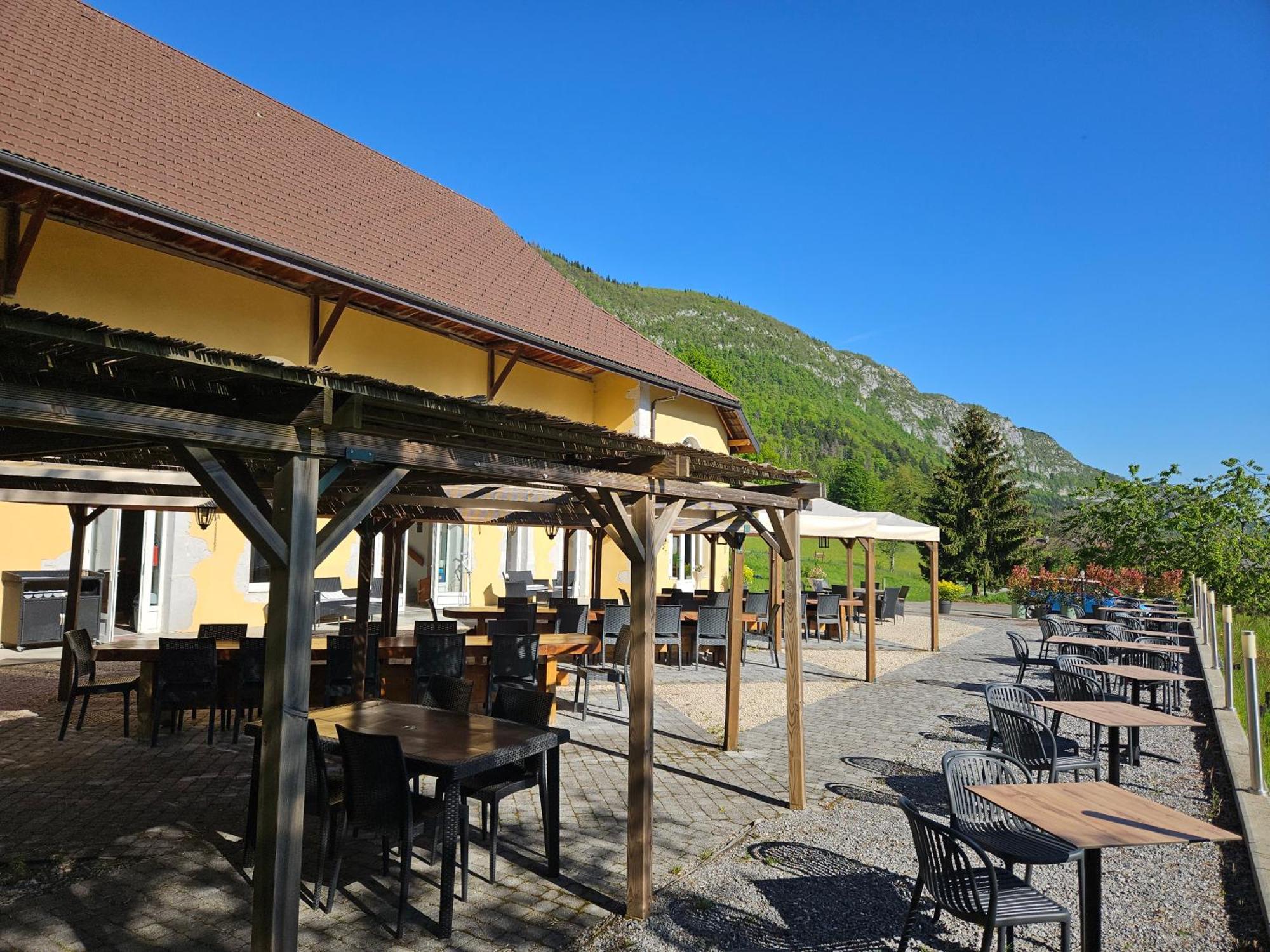 Auberge De Pontgibaud Lathuile Exterior foto