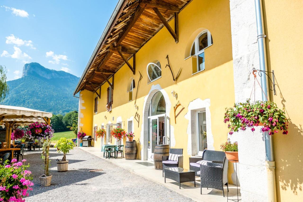 Auberge De Pontgibaud Lathuile Exterior foto